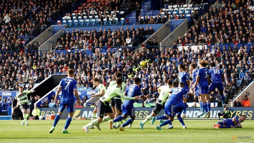 Soccer-De Bruyne puts Manchester City top, Liverpool suffer shock defeat Soccer-De Bruyne puts Manchester City top, Liverpool suffer shock defeat