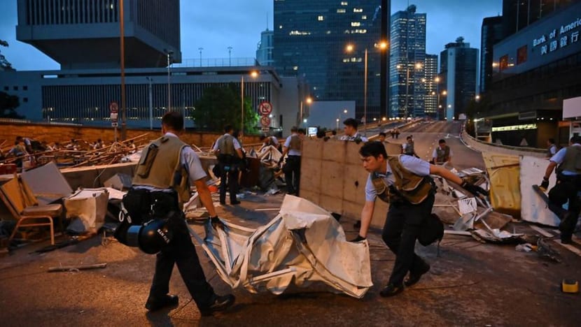 Tensions simmer between Hong Kong police and protesters after day of violence, 72 injured Tensions simmer between Hong Kong police and protesters after day of violence, 72 injured