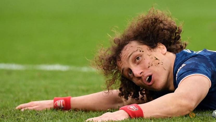 Soccer-Arsenal's Luiz out of Liverpool game due to knee issue Soccer-Arsenal's Luiz out of Liverpool game due to knee issue