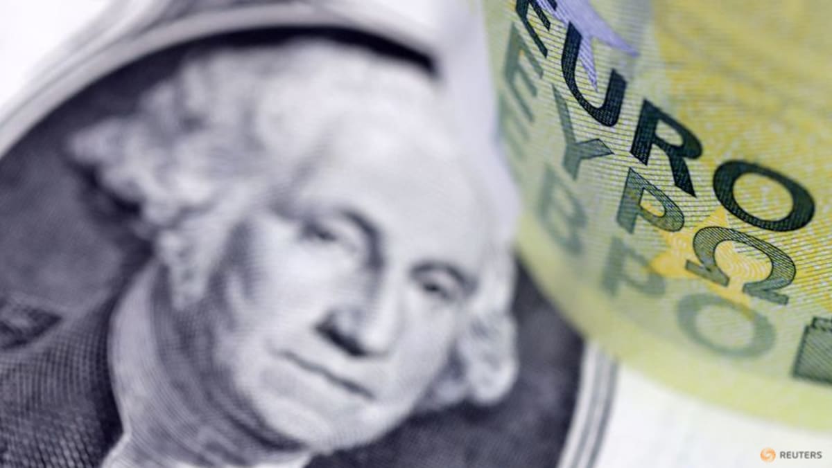 Data meningkatkan dolar, euro melemah saat Jerman memasuki resesi