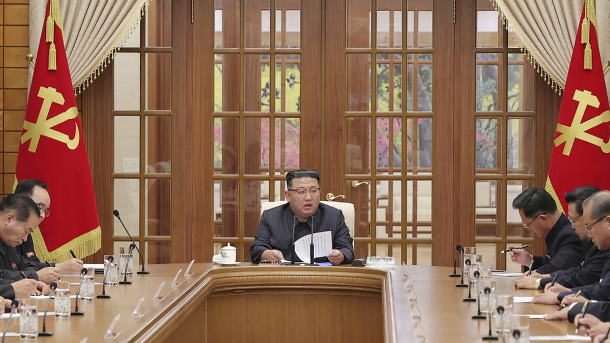 Kim dari Korea Utara menyerukan pertemuan untuk meninjau urusan negara