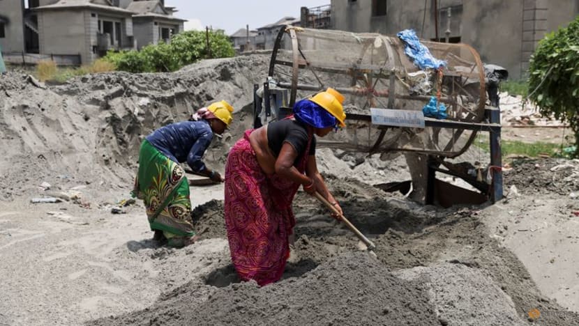 Poor workers bear the brunt of India's heatwave Poor workers bear the brunt of India's heatwave