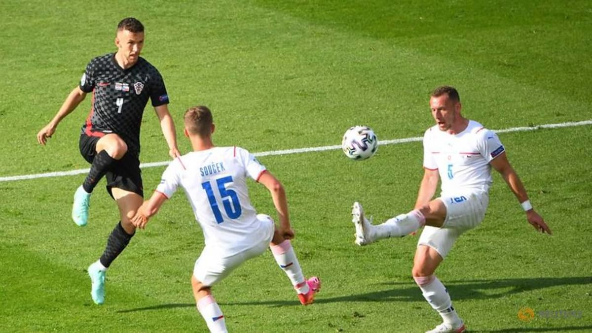 Football Perisic Gives Croatia Lifeline In 1 1 Draw With Czech Republic Cna