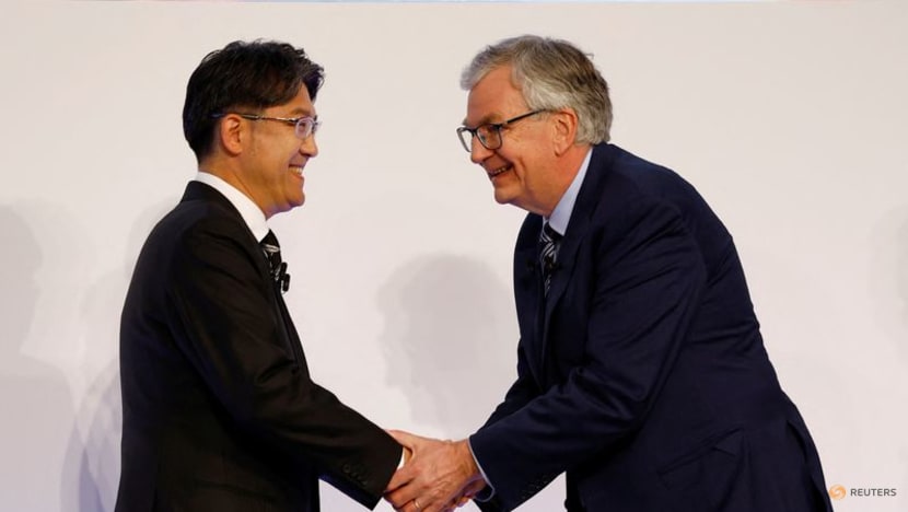 Toyota, Daimler in deal to combine Japan truck operations