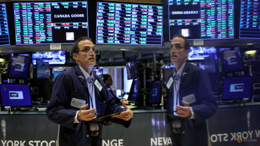 US stocks jump 2 per cent after recent selloff, yen drops vs dollar US stocks jump 2 per cent after recent selloff, yen drops vs dollar