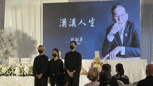 龙劭华帅气遗照曝光　陈璇揭父亲最后吩咐