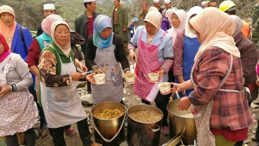 Tanah runtuh di China: Masyarakat Muslim sambut Aidilfitri dengan sediakan makanan bagi pekerja penyelamat