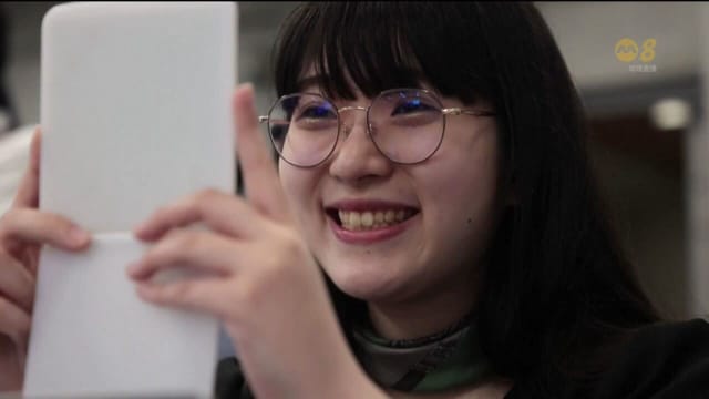脱下口罩 日本大学生学习如何笑脸待人