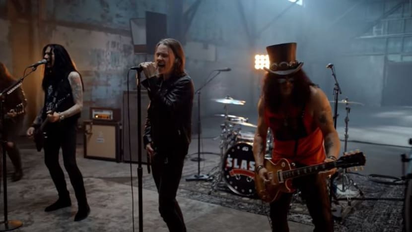 Gitaris Slash terbit lagu solo baru, umum tarikh album seterusnya
