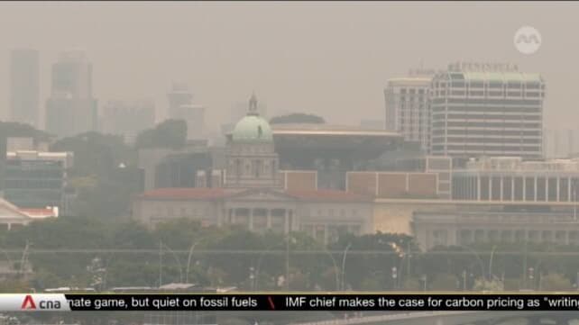 Singapore residents adapt to heat, haze amid climate change | Video