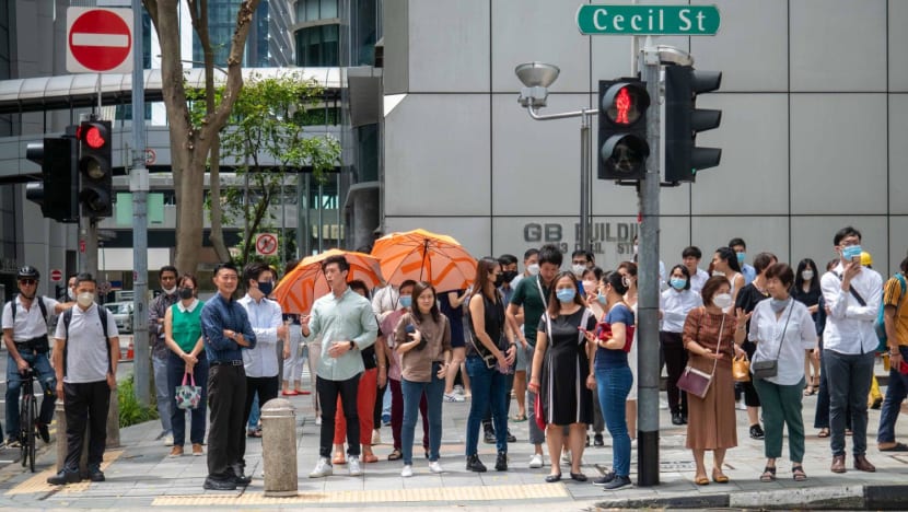 20220426 llt office crowds in cbd 1
