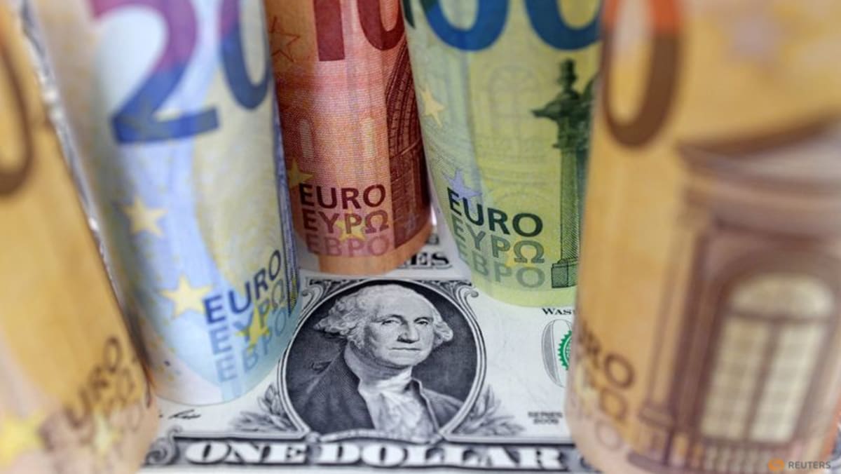 Euro mendekati level tertinggi dalam satu tahun karena risiko ekonomi AS membebani dolar