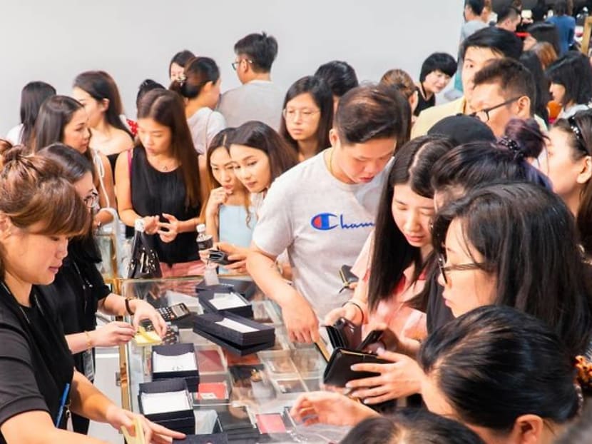 A Prada bag for S 680 Reebonz is holding a massive warehouse sale