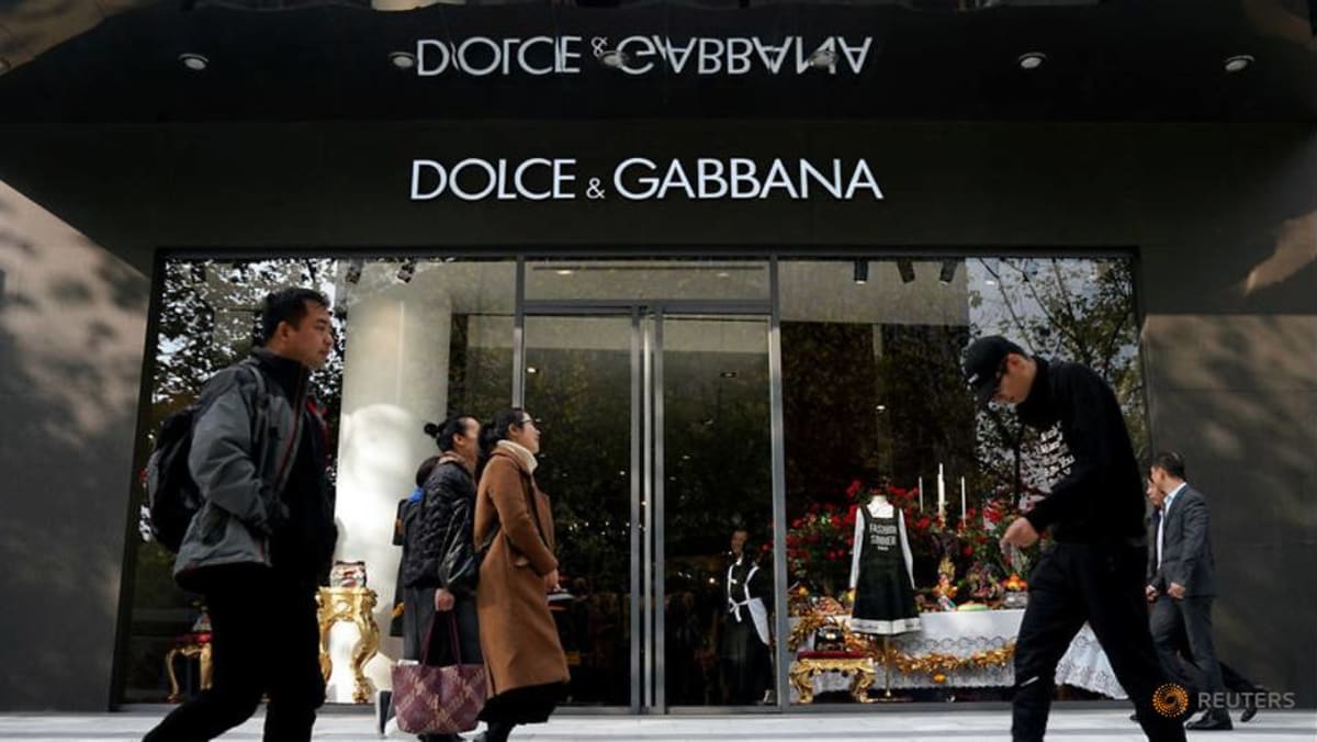 Dolce & Gabbana menuntut ganti rugi lebih dari US0 juta dari 2 blogger Amerika