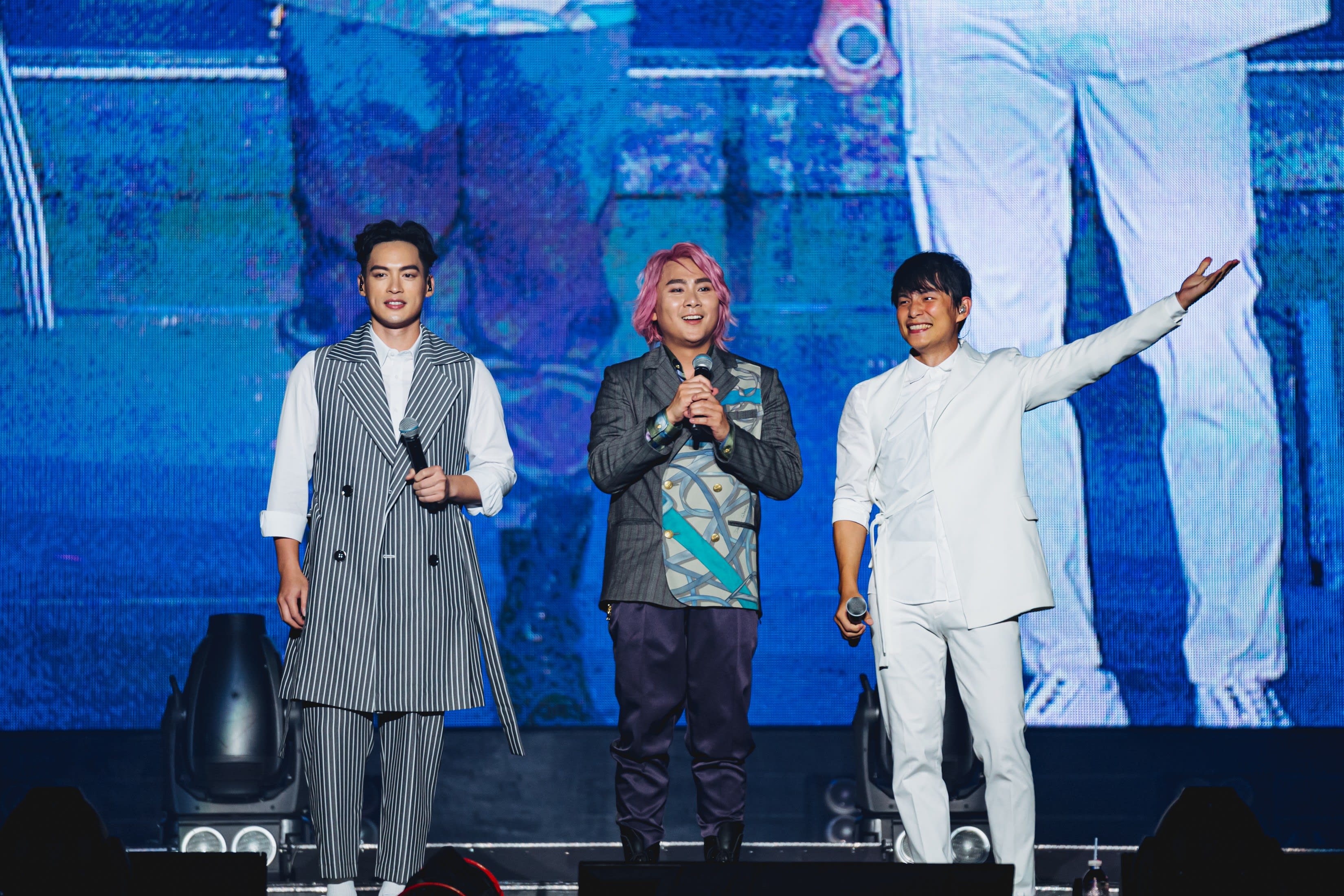 THEN AND NOW: Watching a 5566 concert in 2003 vs. 2019 - 8 Days