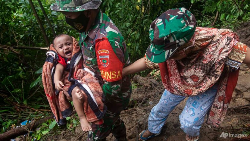 After seeing floods, Indonesian leader Joko Widodo to visit quake zone After seeing floods, Indonesian leader Joko Widodo to visit quake zone