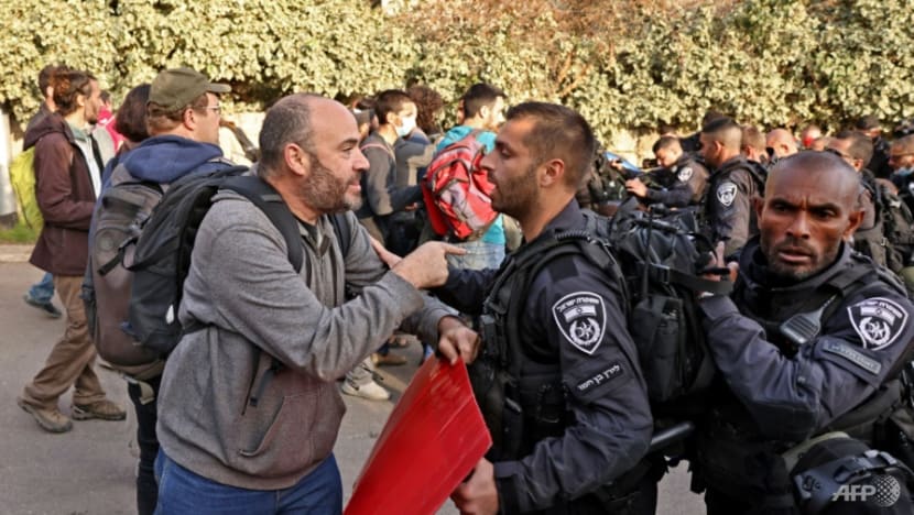 Israeli police scatter Palestinian protesters in Jerusalem