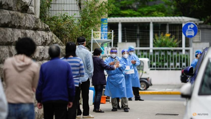 Shanghai hunts down COVID-19 cases, Beijing curbs taxi services Shanghai hunts down COVID-19 cases, Beijing curbs taxi services
