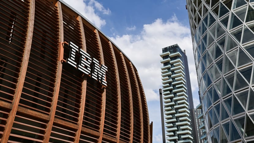 IBM gantung pelan ambil masuk pekerja baru; gantikan 7,800 pekerjaan dengan AI
