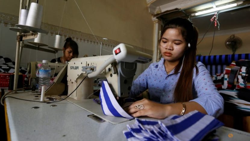 Cambodia raises textiles minimum wage by US$2 Cambodia raises textiles minimum wage by US$2