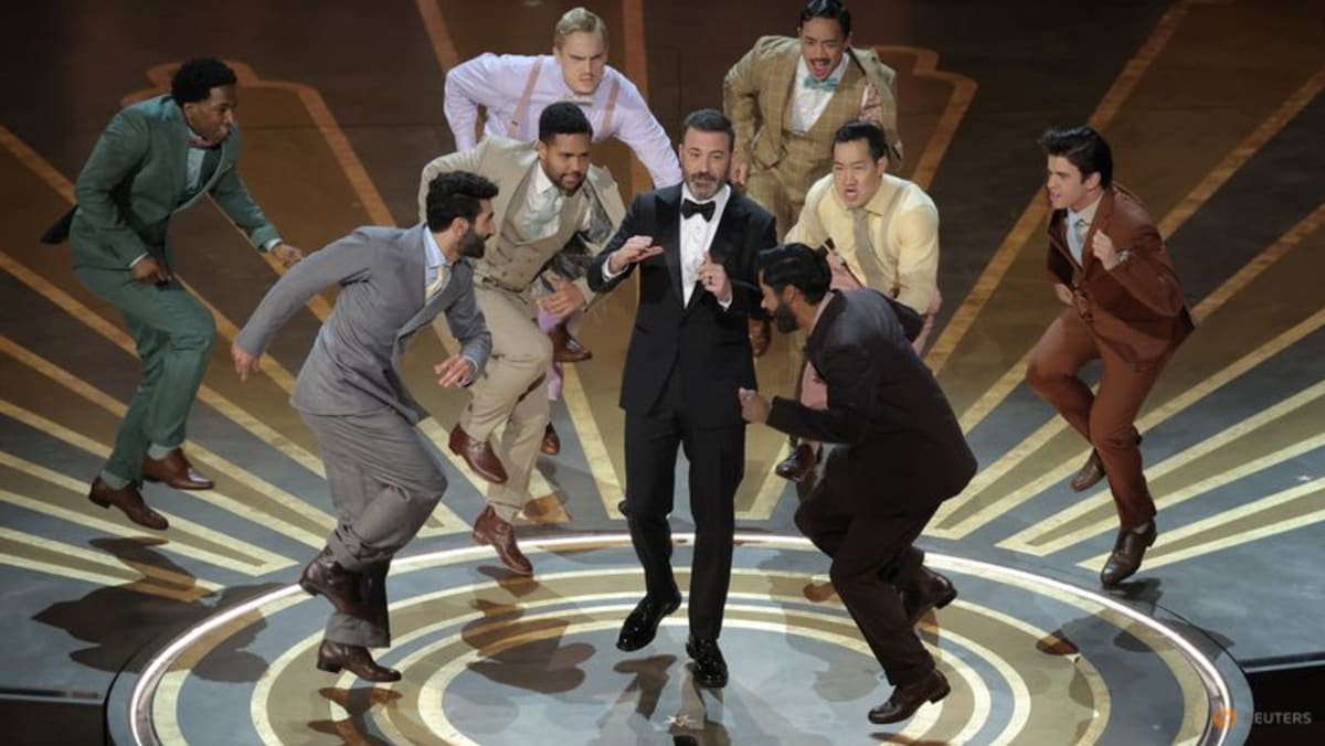 Pembawa acara Oscar Jimmy Kimmel menyambut baik kebangkitan film, dan sangat bijak tentang ‘tamparan’ itu