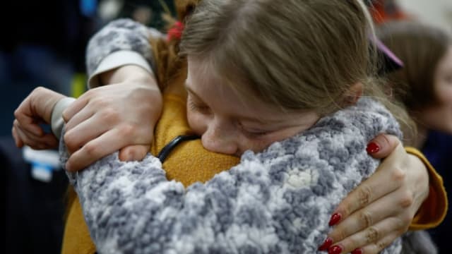 曾被带到俄罗斯 31名乌克兰孩童回家与家人团聚