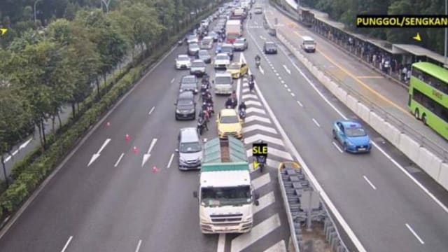 淡滨尼快速公路严重车祸 一人当场丧命
