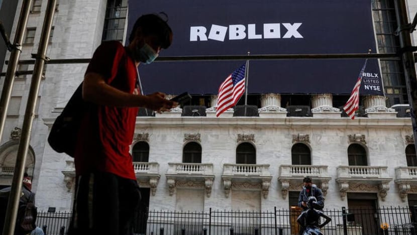 Roblox misses quarterly bookings estimates on lower spending, shares tumble