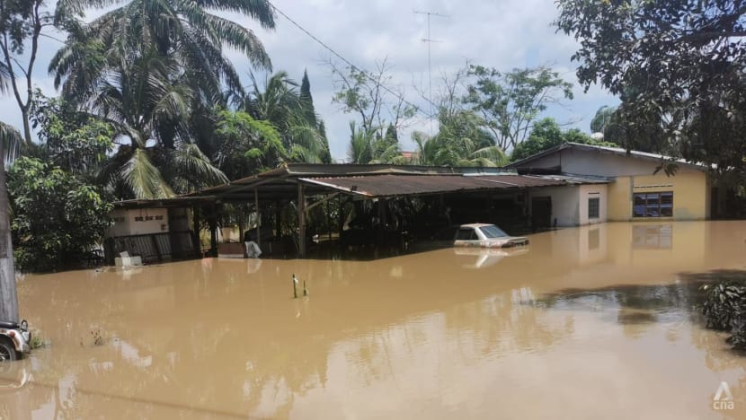 'Bilakah ini akan berakhir?': Mangsa banjir di Batu Pahat, Johor menanti air surut susulan cuaca bertambah baik