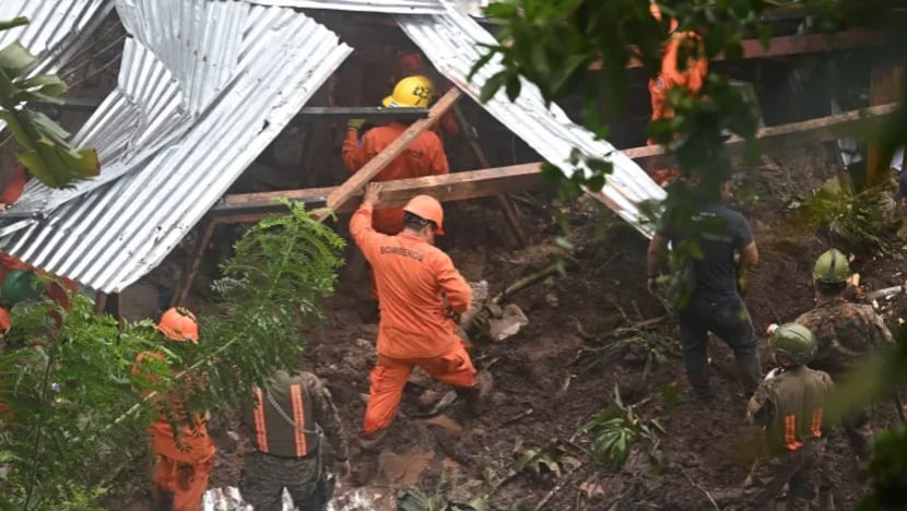 7 maut tertimbus tanah runtuh di El Salvador 7 maut tertimbus tanah runtuh di El Salvador