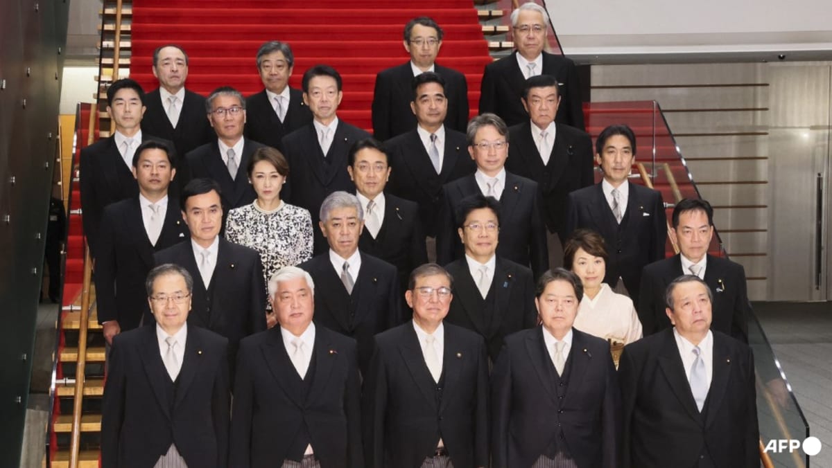 Japan government admits doctoring ‘untidy’ Cabinet photo Japan government admits doctoring ‘untidy’ Cabinet photo