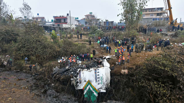 尼泊尔坠毁客机死亡人数增至70人
