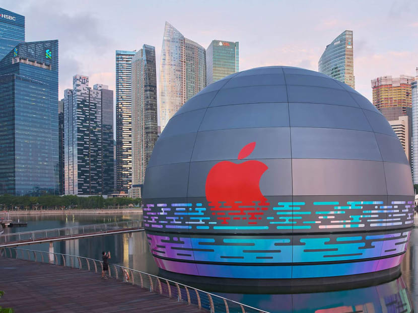 Here’s a first look at the third Apple store in Singapore. Here’s a first look at the third Apple store in Singapore.