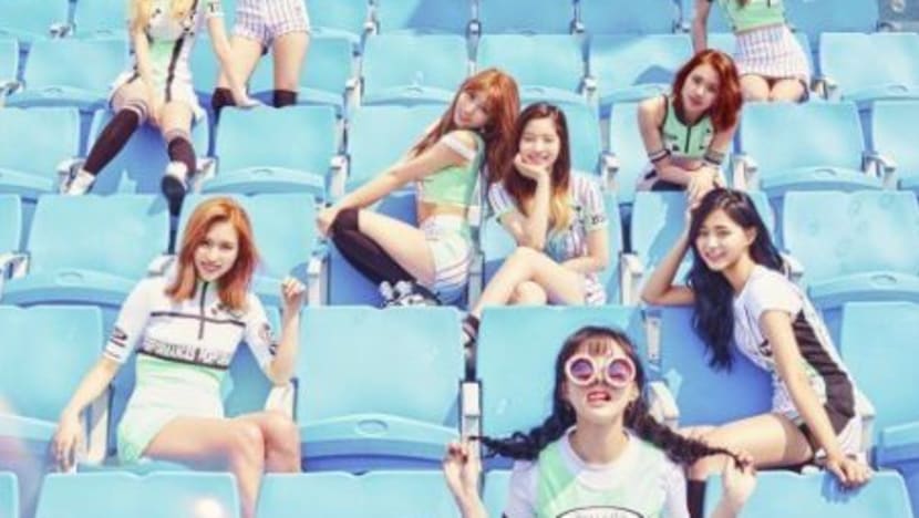 Twice Surpasses 200 Million Views on ′Cheer Up′ MV