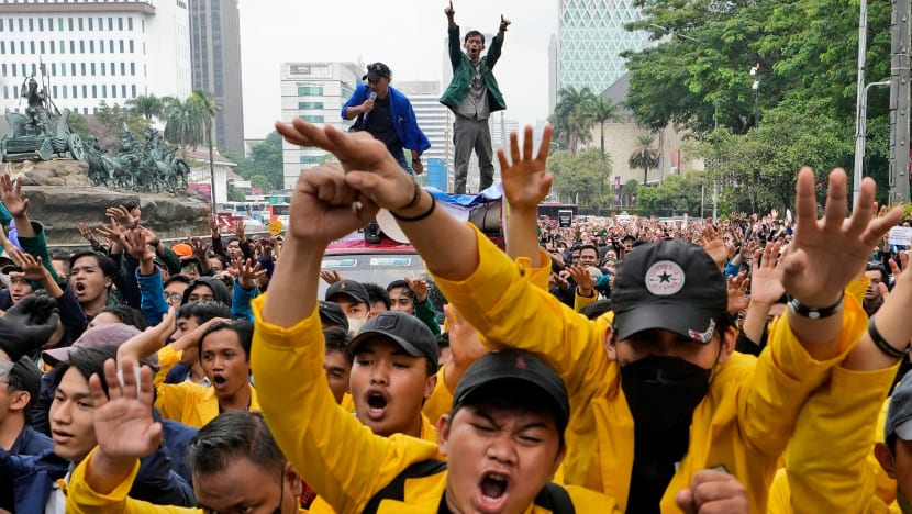 Indonesia akan semak semula undang-undang buruh dan gaji minimum