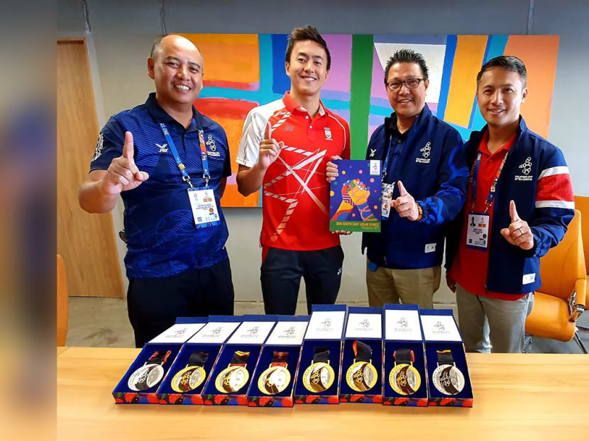 Quah Zheng Wen (second from left) poses with his SEA Games 2019 medals.