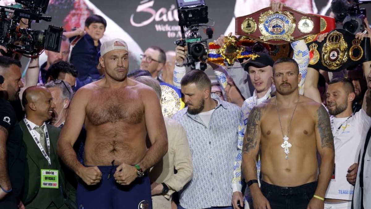 Fury weighs in nearly 30 pounds heavier than Usyk