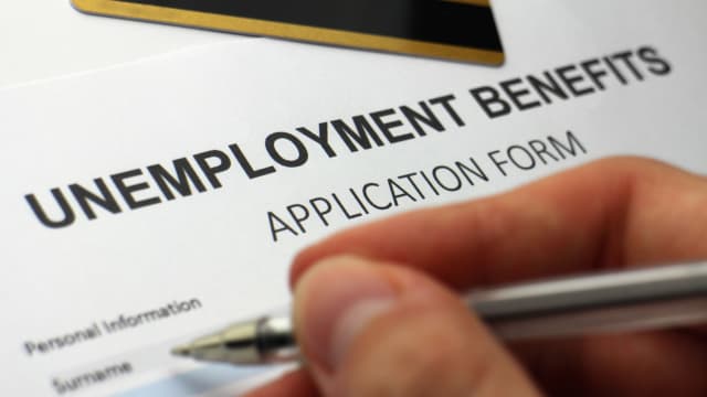 美国首次领失业救济金人数持续减少 