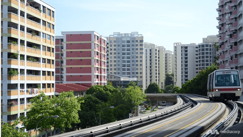 2 fatalities and 1 injury from falls onto LRT tracks in past 10 years: Amy Khor 2 fatalities and 1 injury from falls onto LRT tracks in past 10 years: Amy Khor