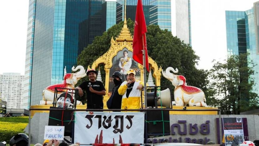 Thai protesters call on king to give up royal fortune Thai protesters call on king to give up royal fortune