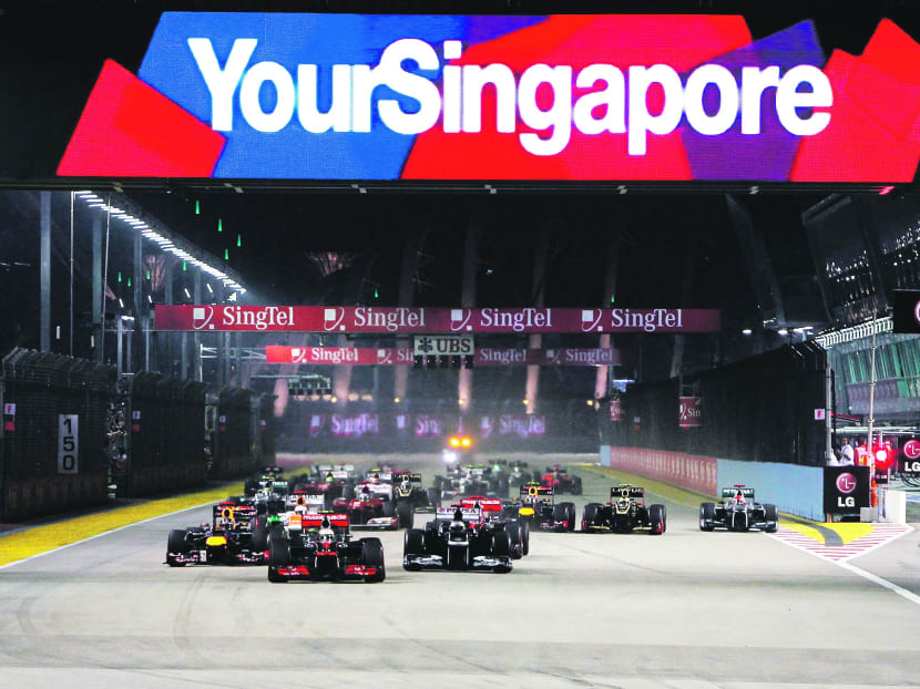 The start of the Singapore Formula One Grand Prix is pictured at the Marina Bay street circuit in Singapore September 23, 2012. Photo: Reuters