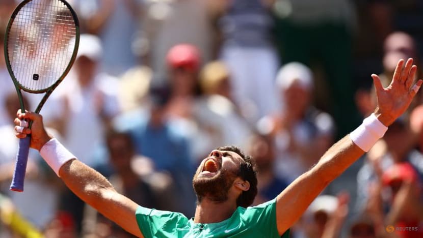 Sabalenka powers into French Open fourth round, Khachanov survives