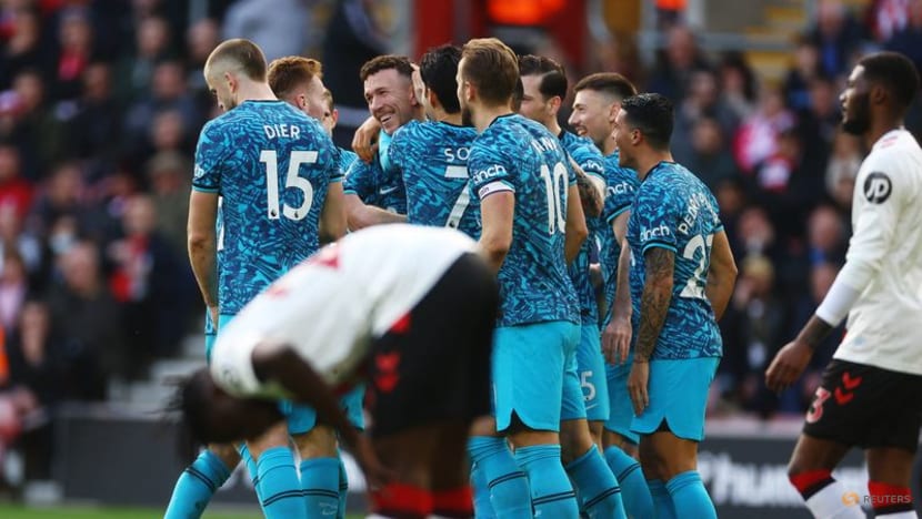 Conte blasts 'selfish' Tottenham players after draw at Southampton Conte blasts 'selfish' Tottenham players after draw at Southampton