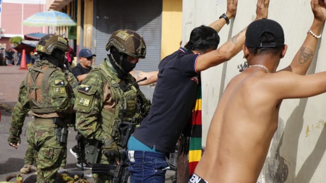 厄瓜多尔逮捕329名恐怖分子 击毙五人