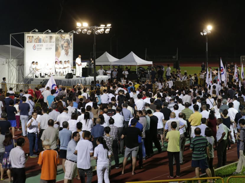 The crowd listening to DPM Tharman Shanmugaratnam speak at the PAP rally for Bukit Batok by-election on May 5, 2016. Photo: Wee Teck Hian