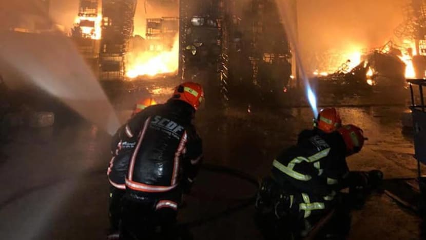 SCDF contains 'raging' fire at Tuas warehouses SCDF contains 'raging' fire at Tuas warehouses