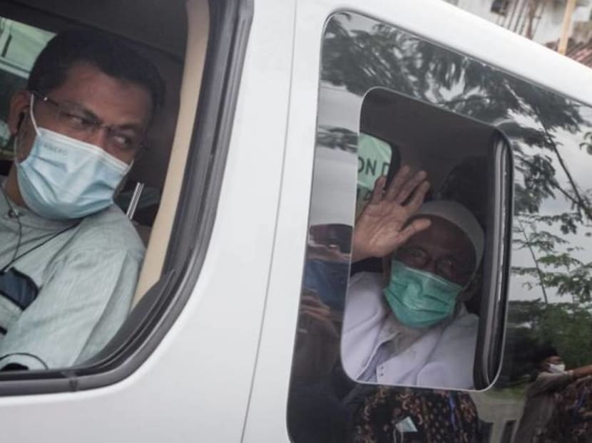 Abu Bakar Bashir, Indonesian cleric linked to deadly Bali bombings, freed from prison Abu Bakar Bashir, Indonesian cleric linked to deadly Bali bombings, freed from prison