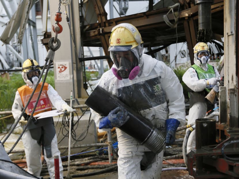 Workers conduct operations to construct an underground ice wall at Tokyo Electric Power Co.'s (Tepco) tsunami-crippled Fukushima Daiichi nuclear power plant in Fukushima Prefecture July 9, 2014. Photo: Reuters