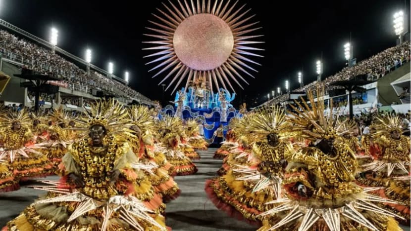 கட்டுக்கடங்கா கிருமிப்பரவல் - பிரபல அணிவகுப்புகளை ஒத்திவைக்கிறது பிரேஸில் கட்டுக்கடங்கா கிருமிப்பரவல் - பிரபல அணிவகுப்புகளை ஒத்திவைக்கிறது பிரேஸில்