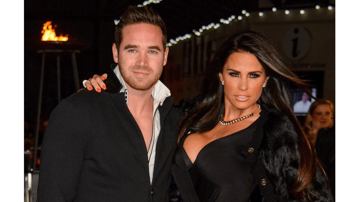 Katie Price's home stinks of pussy pee - 8 Days